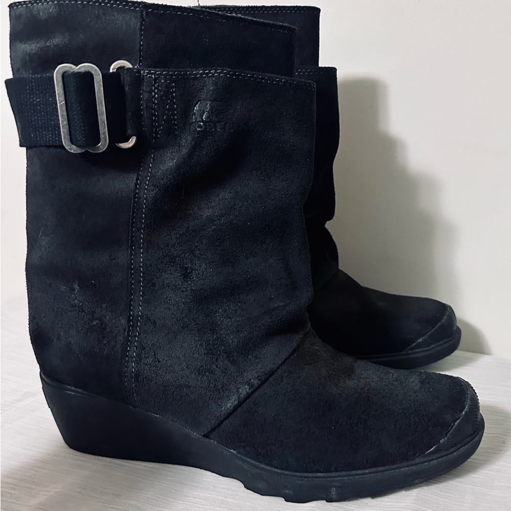Sorel Black Suede Wedge Boots with Rubber Sole. Style: ‘Toronto’